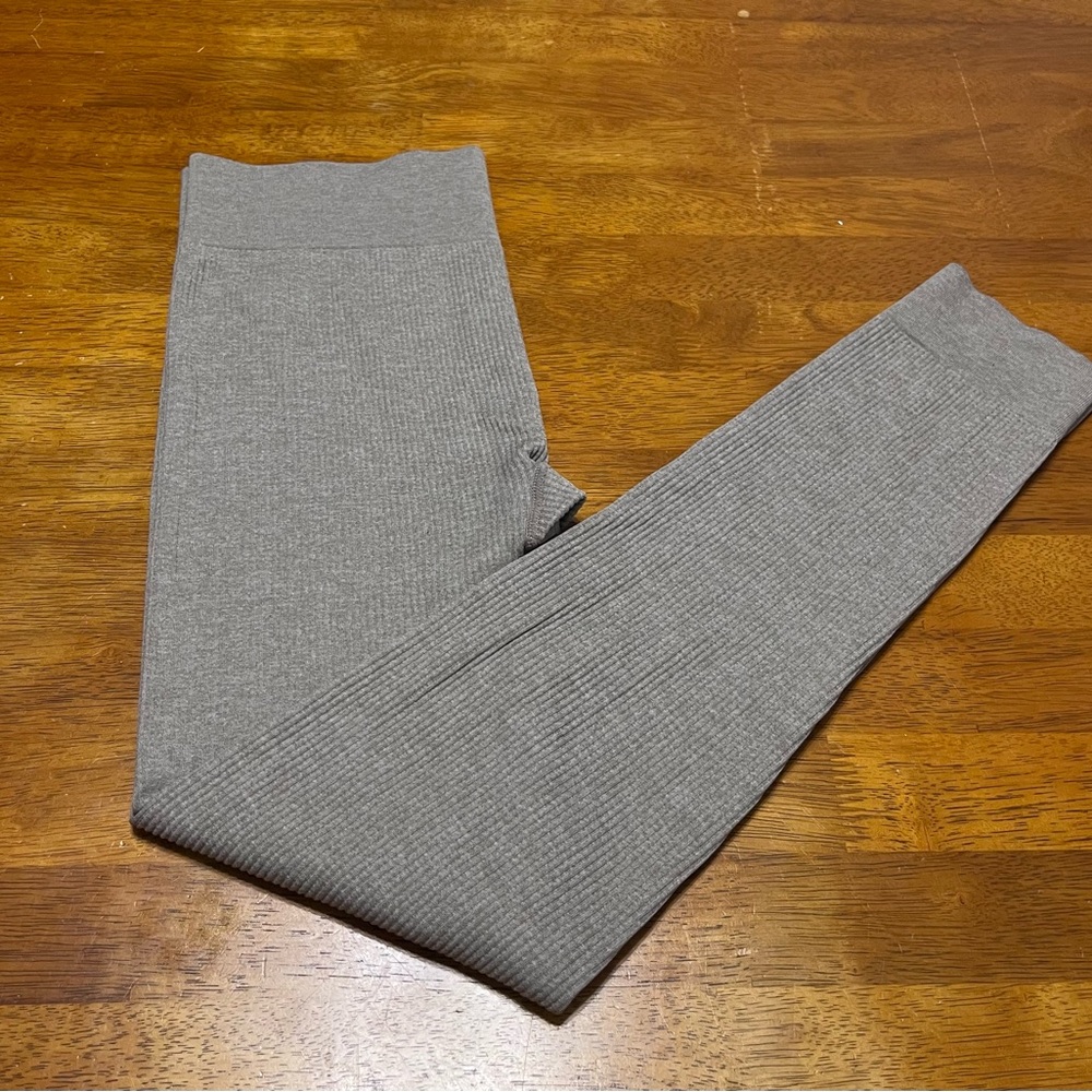 H&M leggings in color grayish taupe size Small